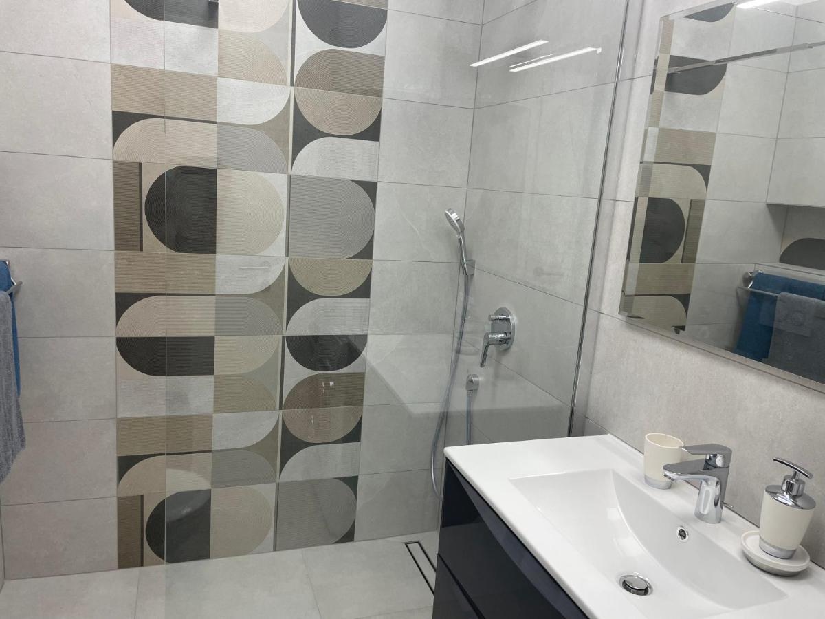 Spacious New App For 5 Persons, Close Beach&city Apartment *