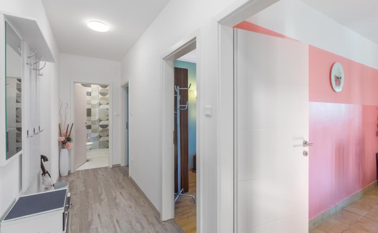 Spacious New App For 5 Persons, Close Beach&city Apartment