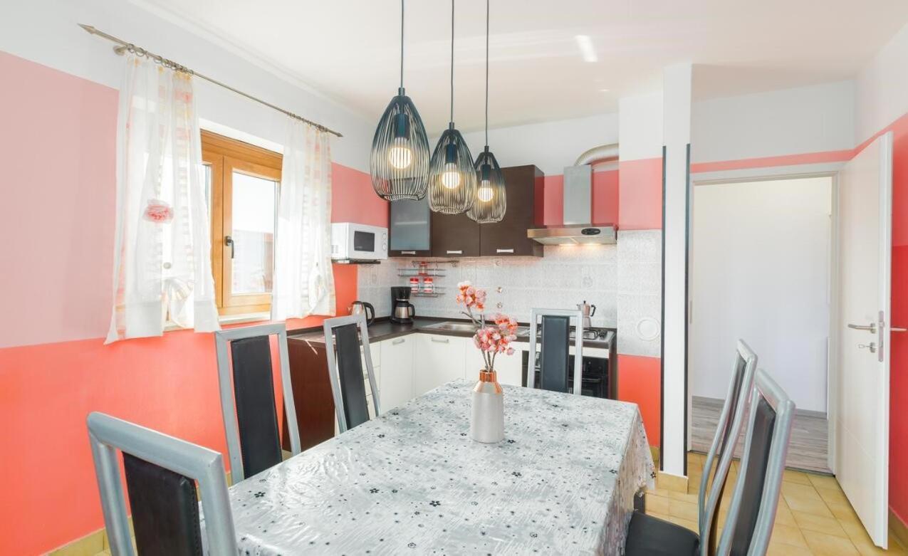 Apartment Spacious New App For 5 Persons, Close Beach&city *